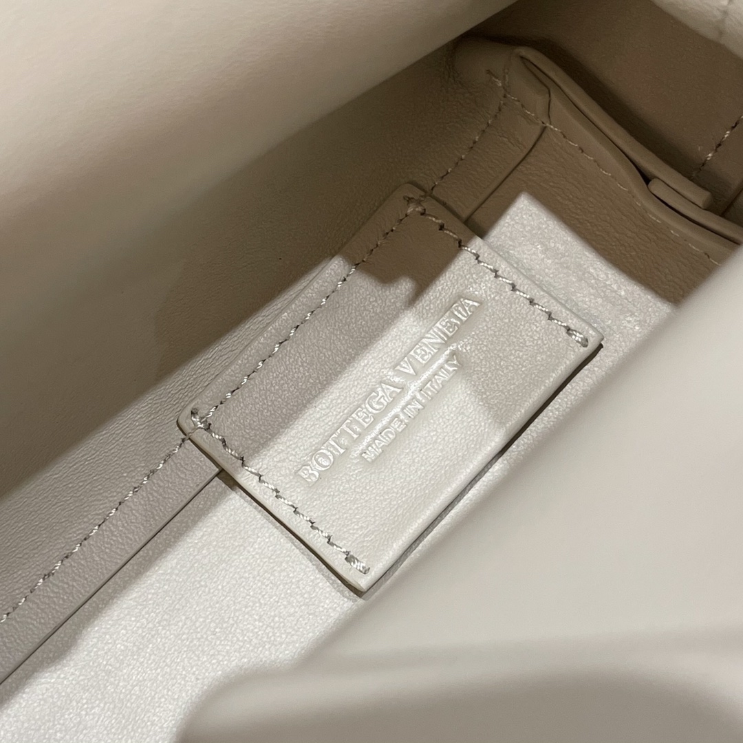 Bottega Veneta Bag - Image 9