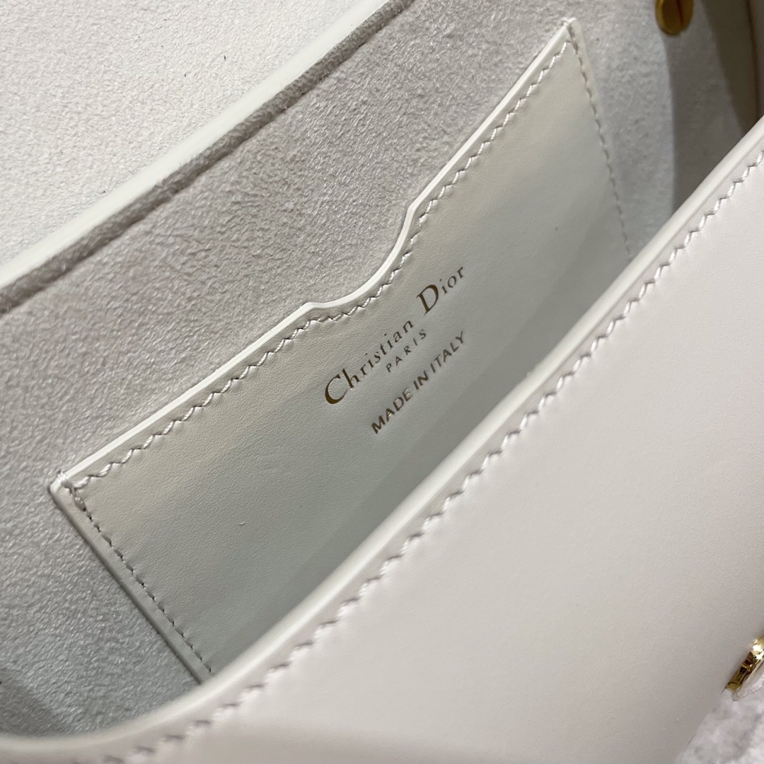 Dior Bobby Underarm 21 Bag in Milky White - Image 9