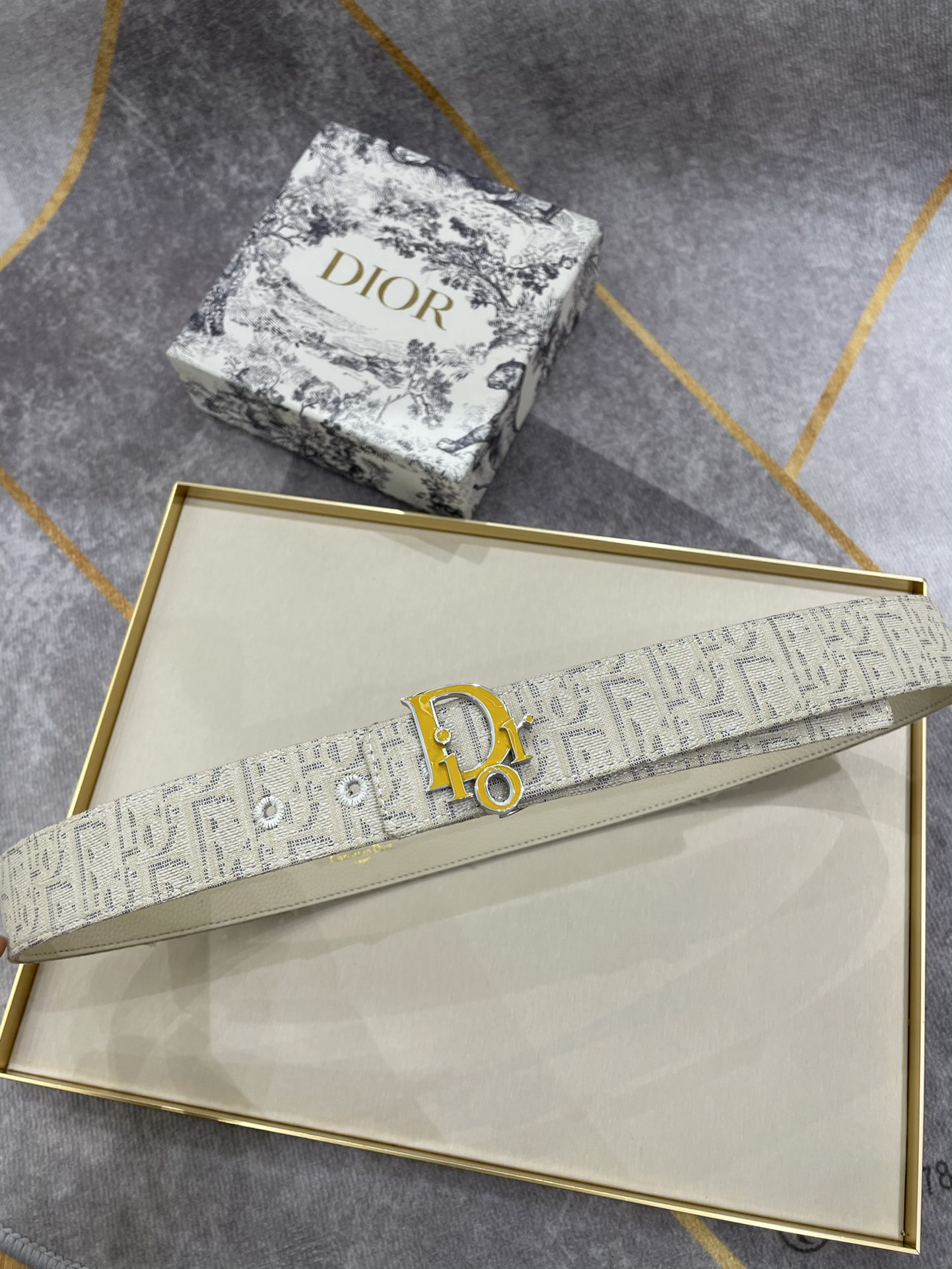 db9bf2_3dff5b537d824130be60ad2a50b2a3c7mv2.jpg Dior Leather Belt - Image 1