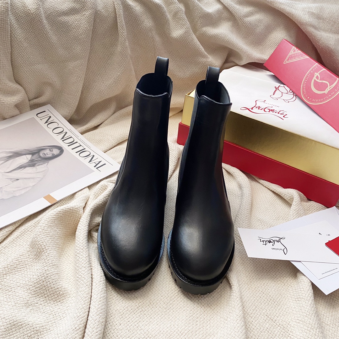 db9bf2_3f4d9e5c77bb4e318420bbfc048e62eamv2.jpg Louboutin - Image 1