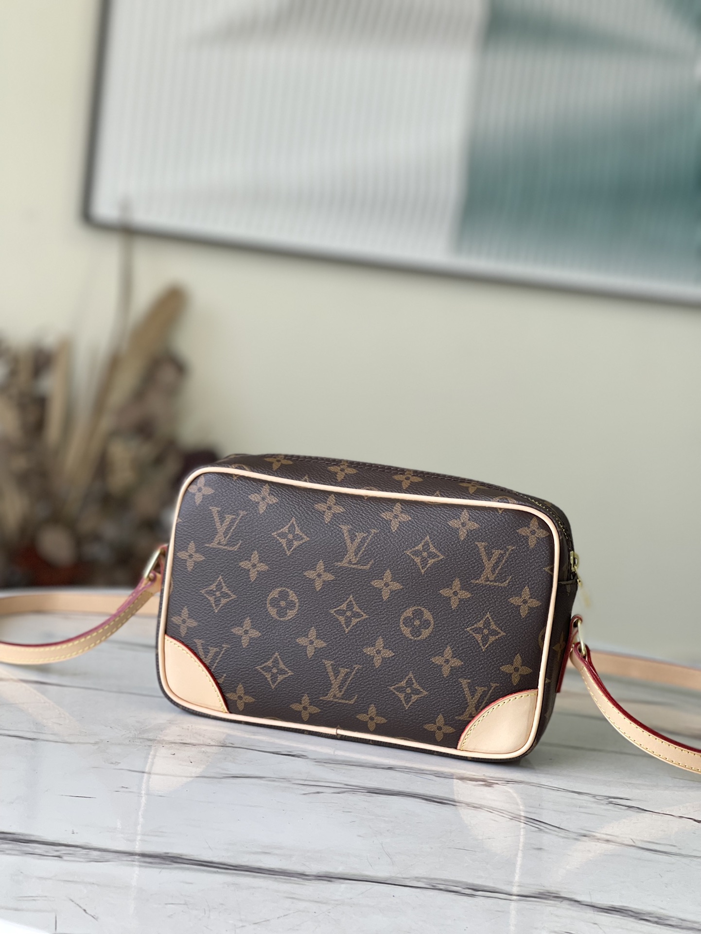 Louis Vuitton Small Messenger Bag in Monogram Canvas - Image 3