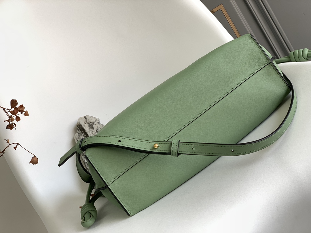 Loewe Large Flamenco Bag in Forest Green Calfskin - Image 8