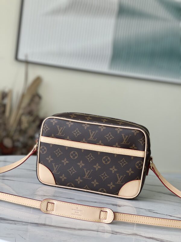 Louis Vuitton Medium Messenger Bag in Monogram Canvas