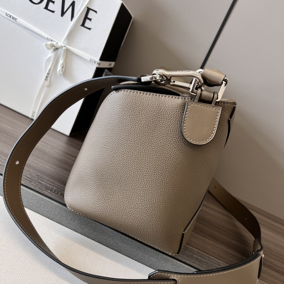 Loewe Bag - Image 4