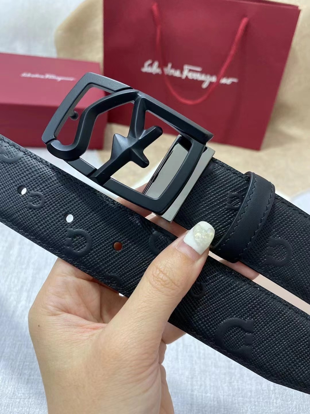 db9bf2_4635ee7187974c1cae42682328a59acemv2.jpg Ferragamo Classic SF Buckle Leather Belt - Image 1