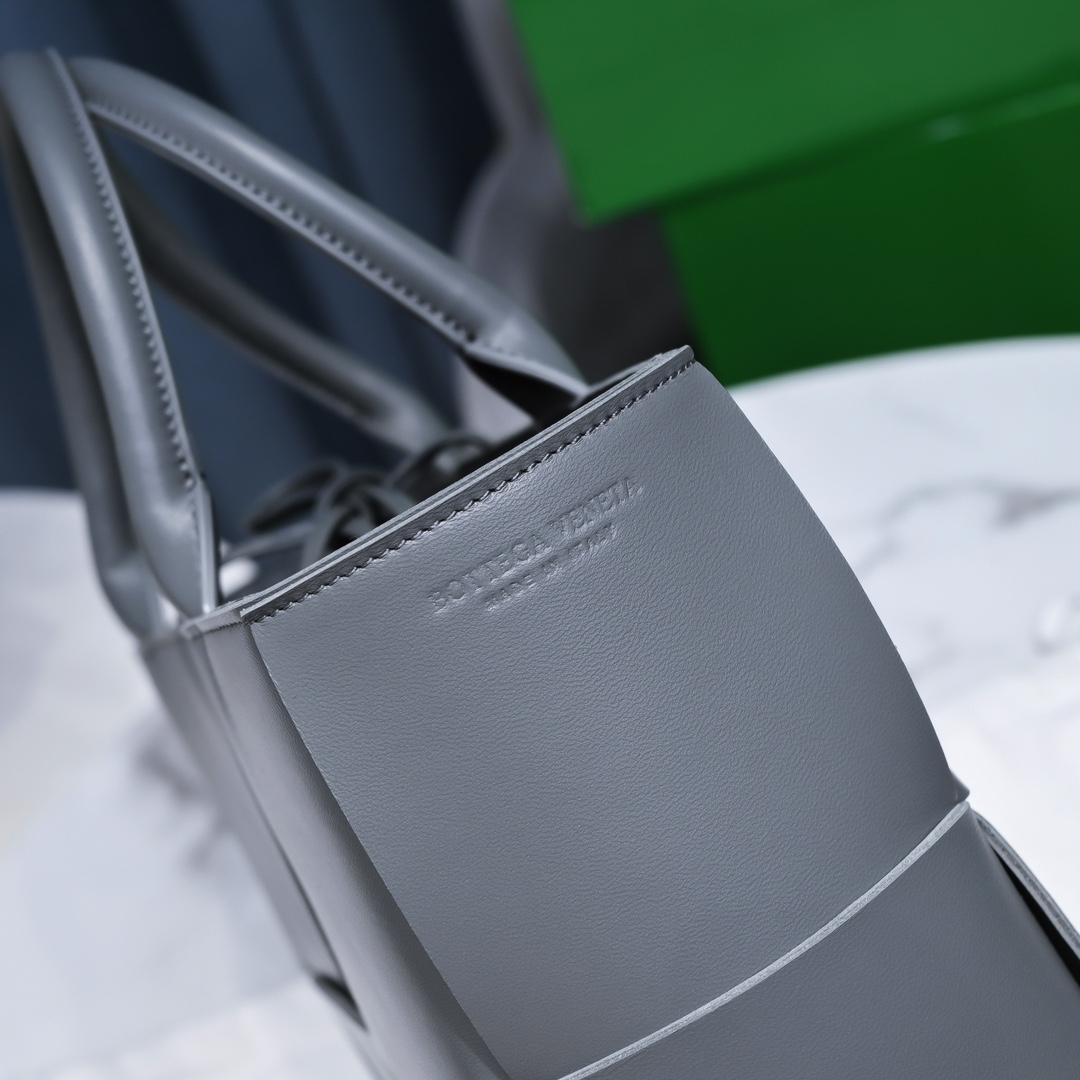 Bottega Veneta Arco Bag in Grey Lambskin - Image 7