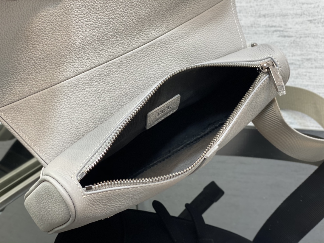 Dior Classic Saddle Bag in Gray - Image 6