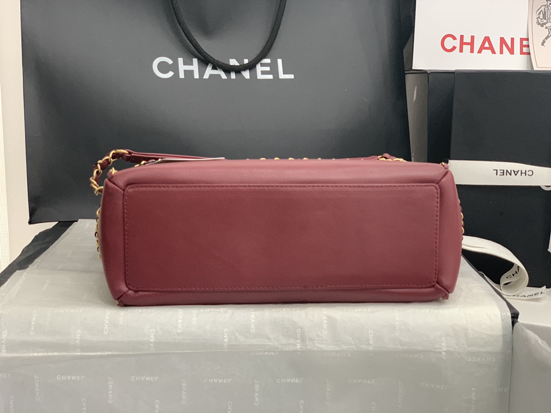 Chanel Small Leather Chain Shopping Bag in Burgundy - Image 4