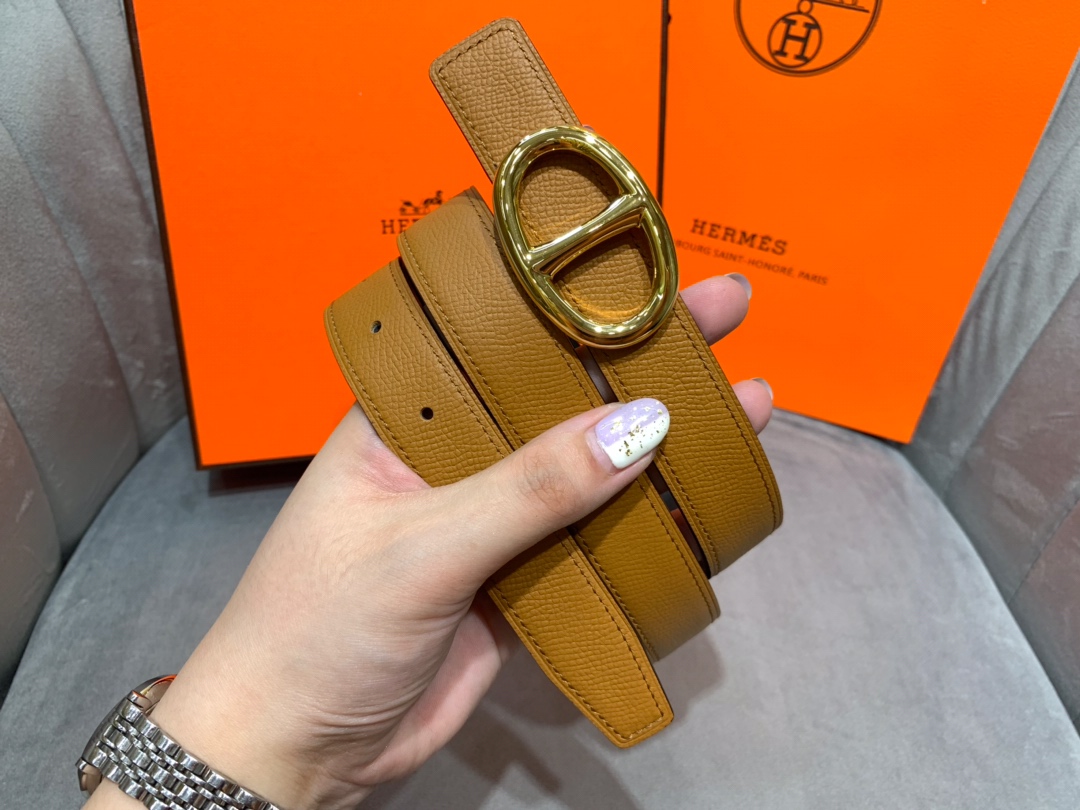 db9bf2_482b2ad0ca414ddab0c24629957a1dc3mv2.jpg Hermès Chaine d'Ancre Belt in Brown Leather - Image 1