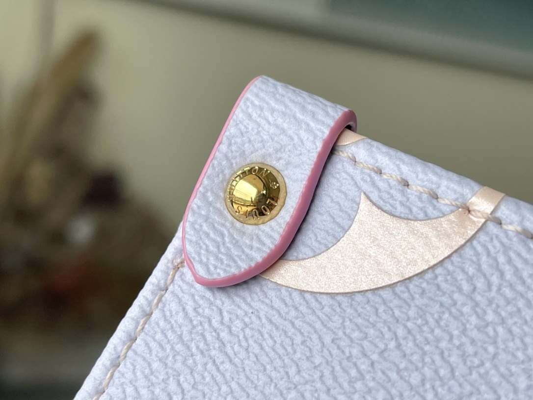 Louis Vuitton OnTheGo Small Bag in Pastel Tones - Image 6