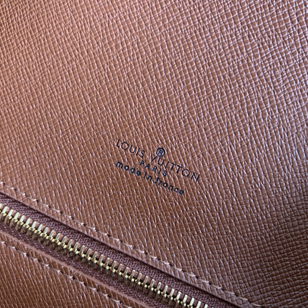 Louis Vuitton Monogram Medium Saint Cloud Bag - Image 9
