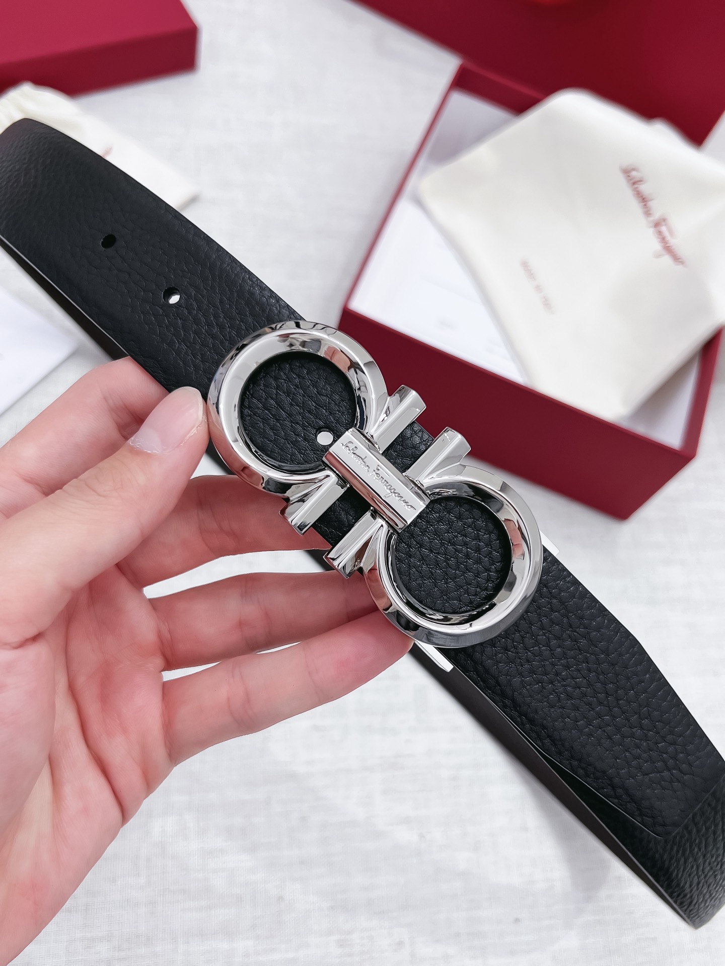 db9bf2_4aa40ca676fb4d2ea1d8a685b6ac9608mv2.jpg Ferragamo Logo Buckle Leather Belt - Image 1