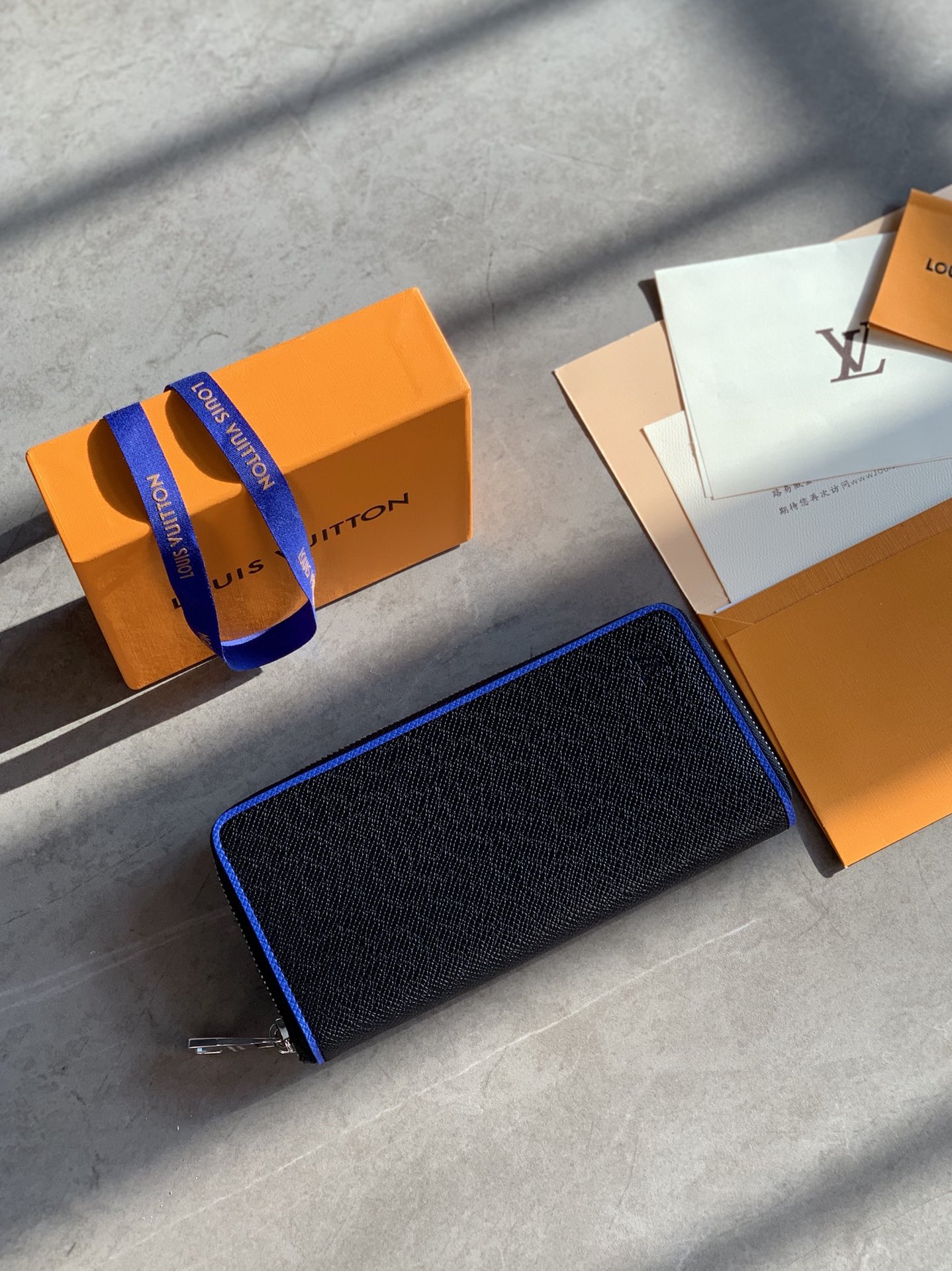 db9bf2_4aaabf0742c0494da40f178ee797ad87mv2.jpg Louis Vuitton Bag - Image 1