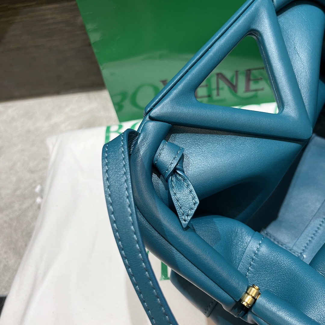 Bottega Veneta Bag - Image 4