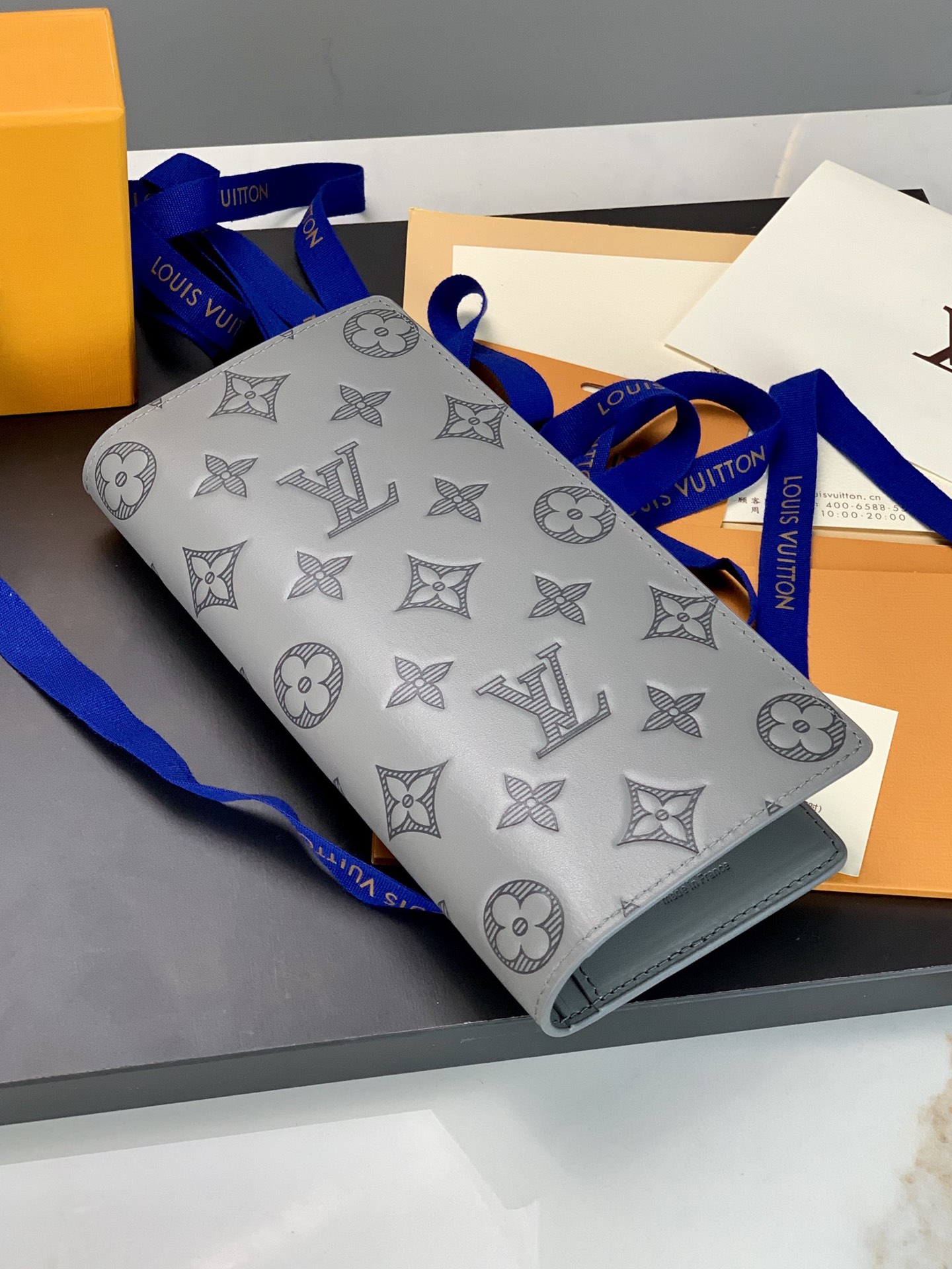 db9bf2_4db45772ce744a64ab3999a368a21d01mv2.jpg Louis Vuitton Bag - Image 1