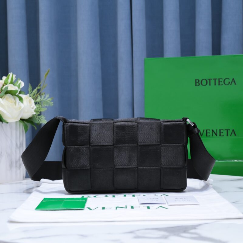 Bottega Veneta Cassette Classic Woven Bag in Black