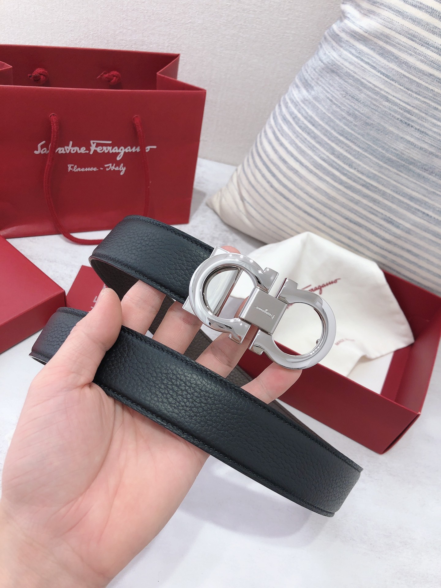 db9bf2_4e04d9781b314c31b393b147a20ea991mv2.jpg Ferragamo Logo Buckle Double-sided Leather Belt - Image 1