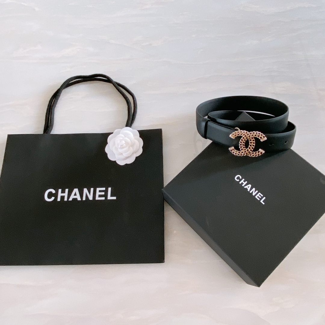 db9bf2_50d7a0c20d71480e8136687d230fe2cemv2.jpg Chanel Leather Belt - Image 1