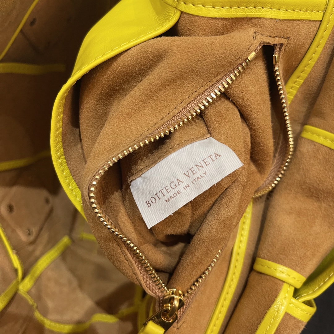 Bottega Veneta Bag - Image 10