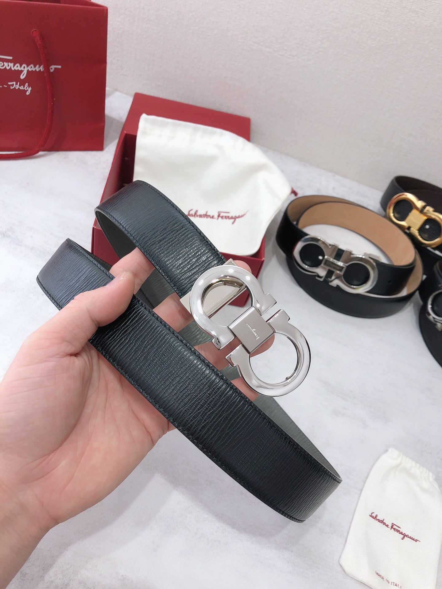 db9bf2_52134512ac0442a9b3b9ba7f183acd3bmv2.jpg Ferragamo Logo Buckle Double-sided Leather Belt - Image 1