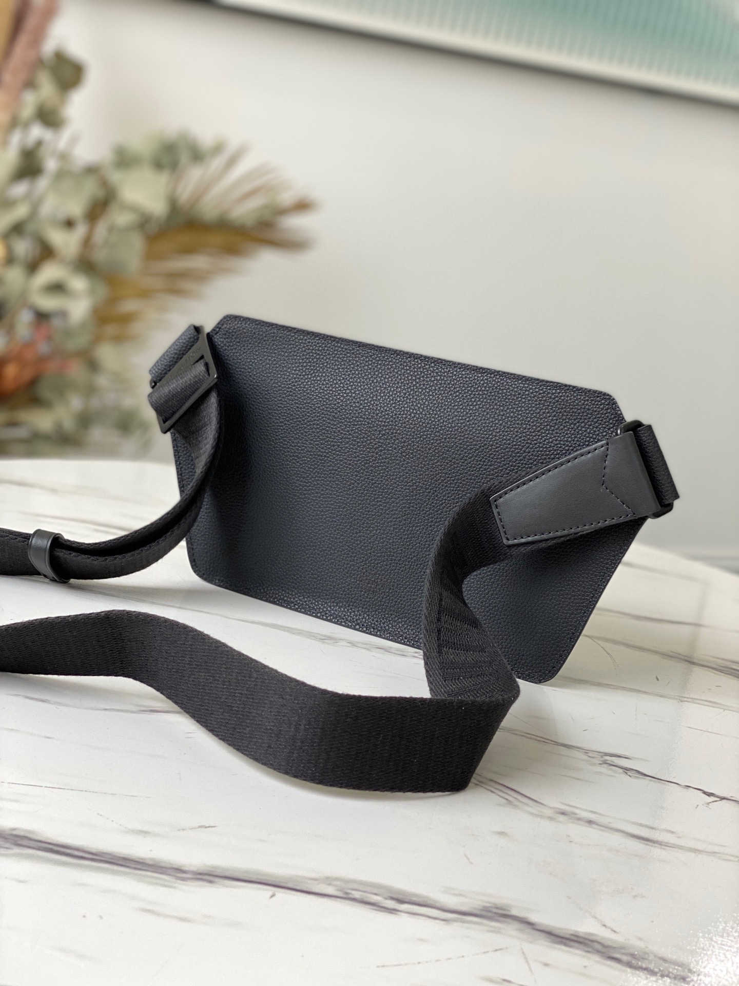 Louis Vuitton Aerogram Shoulder Bag - Image 3