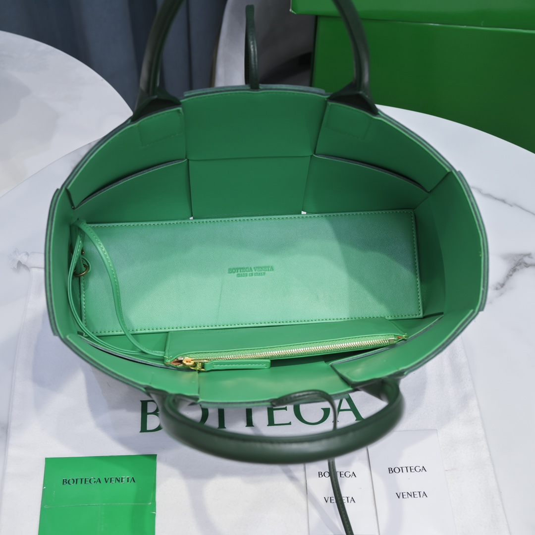 Bottega Veneta Arco Bag in Olive Green Lambskin - Image 8