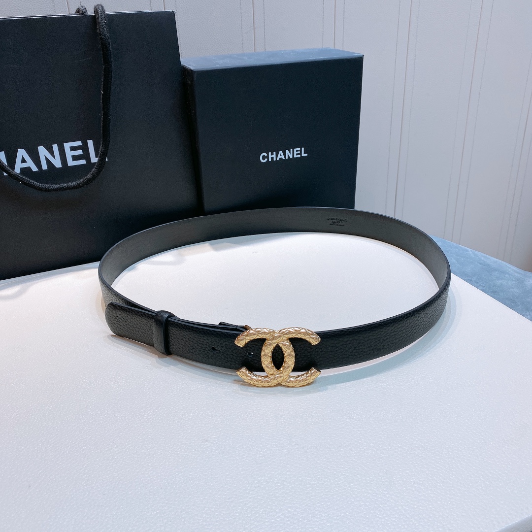 db9bf2_543af7d4b4114264821eb493bee77e09mv2.jpg Chanel Leather Belt - Image 1