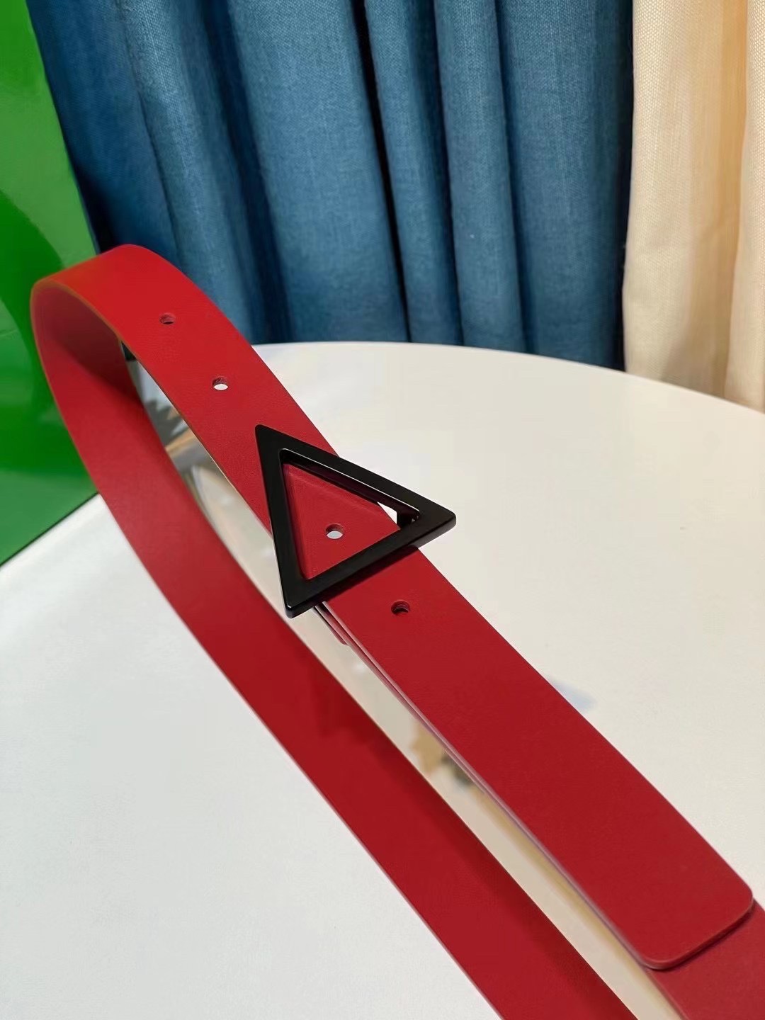 db9bf2_558d41073c044157a46c790e55321072mv2.jpg Bottega Veneta Triangular Buckle Leather Belt - Image 1