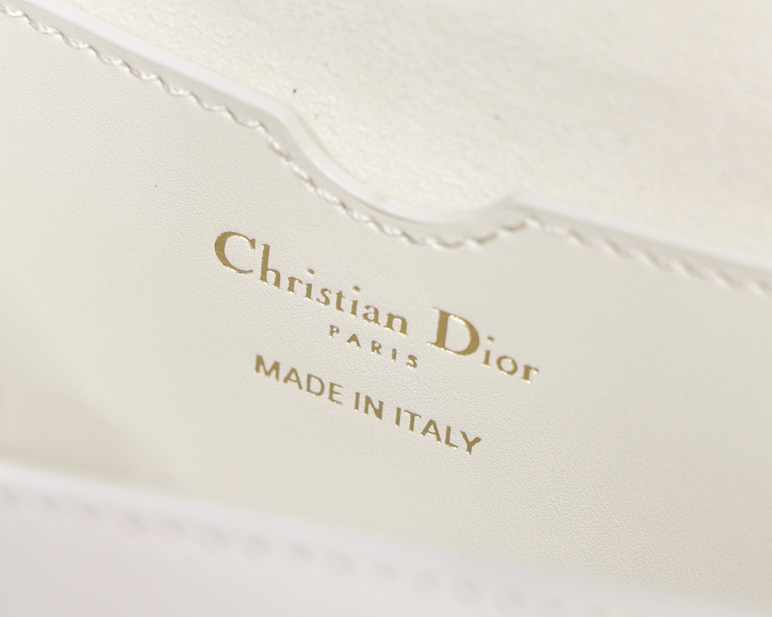 Dior Bobby East-West Underarm Bag in White Calfskin - Image 9