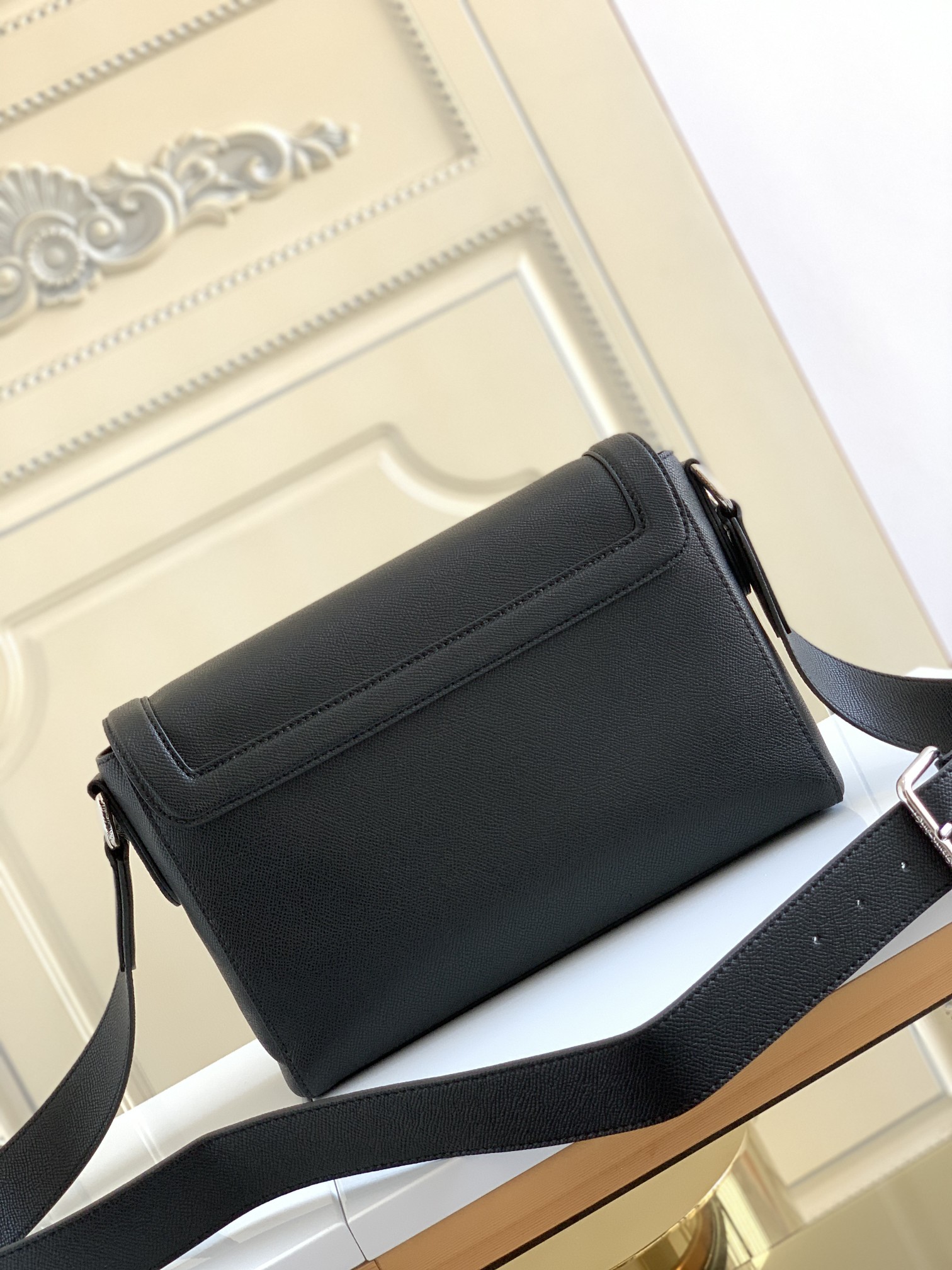 Louis Vuitton New Flap Messenger Bag - Image 3