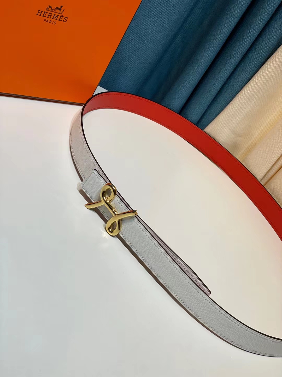 db9bf2_572c95c2c14841adbfff515d3e46f501mv2.jpg Hermès Mors H Belt Buckle & Reversible Leather Strap 24mm - Image 1