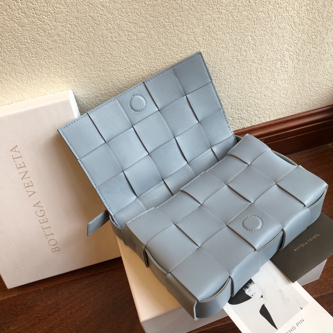 Bottega Veneta Woven Messenger Bag - Image 4