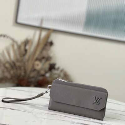 Louis Vuitton Aerogram Long Wallet in Military Green