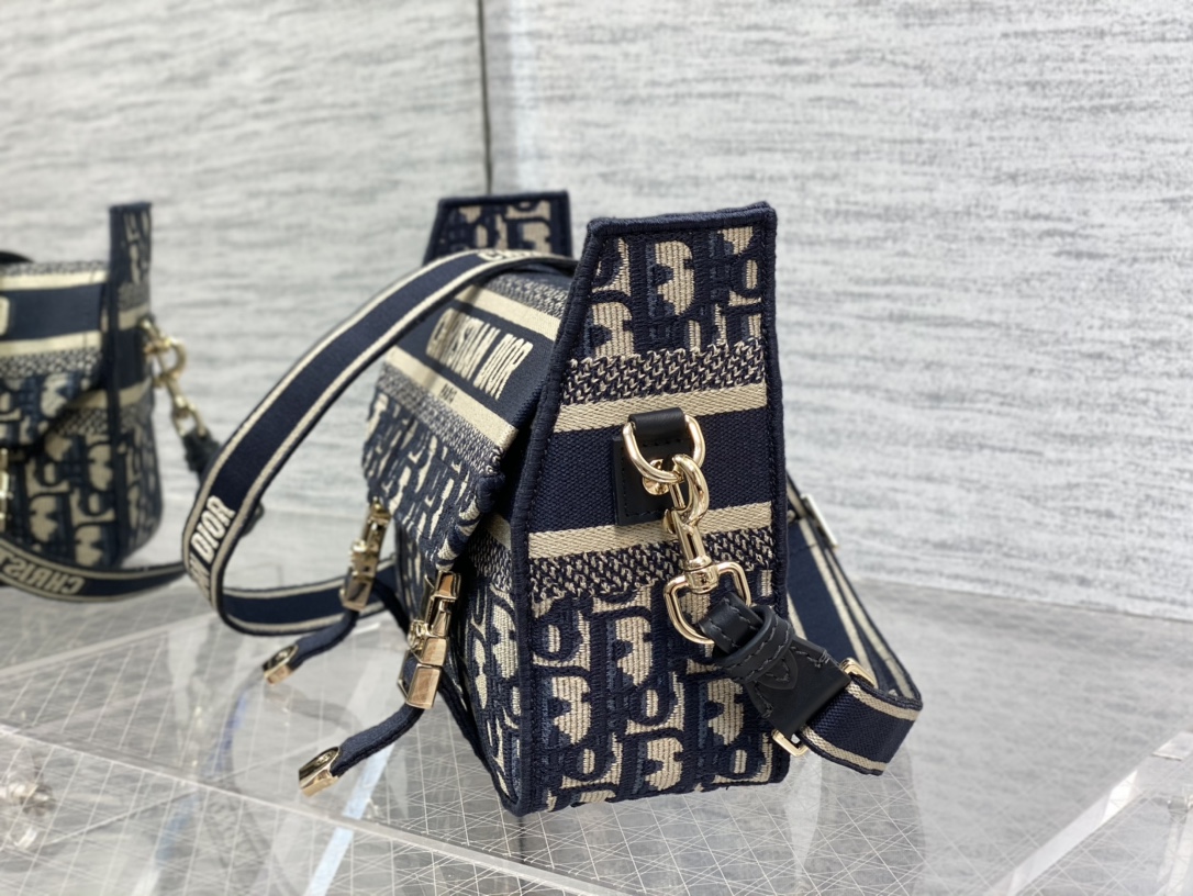 Dior Small Messenger Bag - Image 4