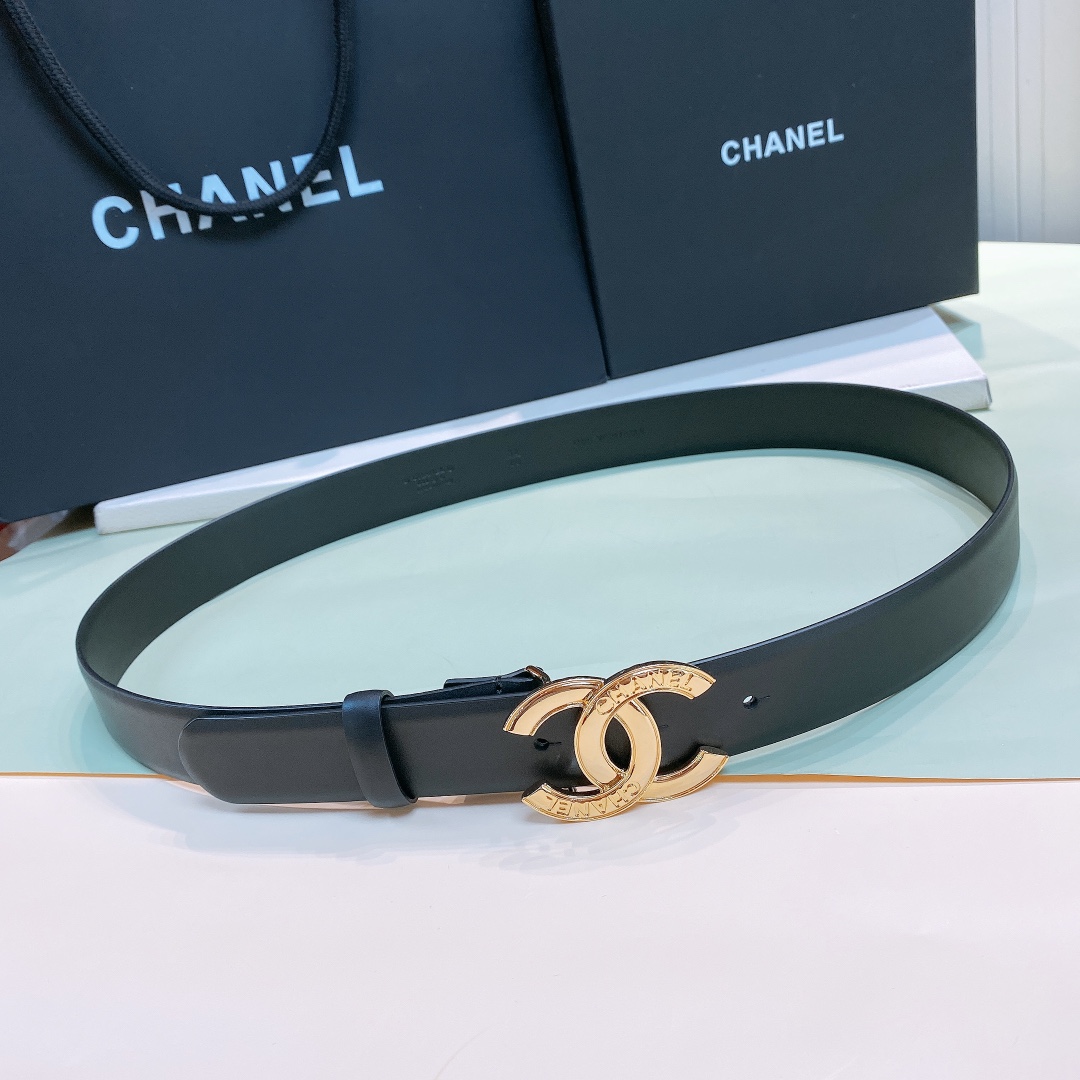 db9bf2_5a995a8b1a544aa5b9003cdb966ef367mv2.jpg Chanel Leather Belt - Image 1