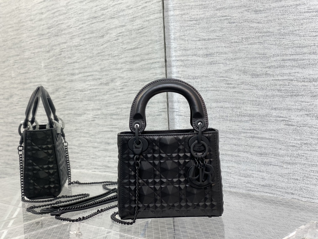 db9bf2_5b6e5f176cad42b38f8afb5ed4862cb2mv2.jpg Classic Lady Dior 17 Bag in Black - Image 1