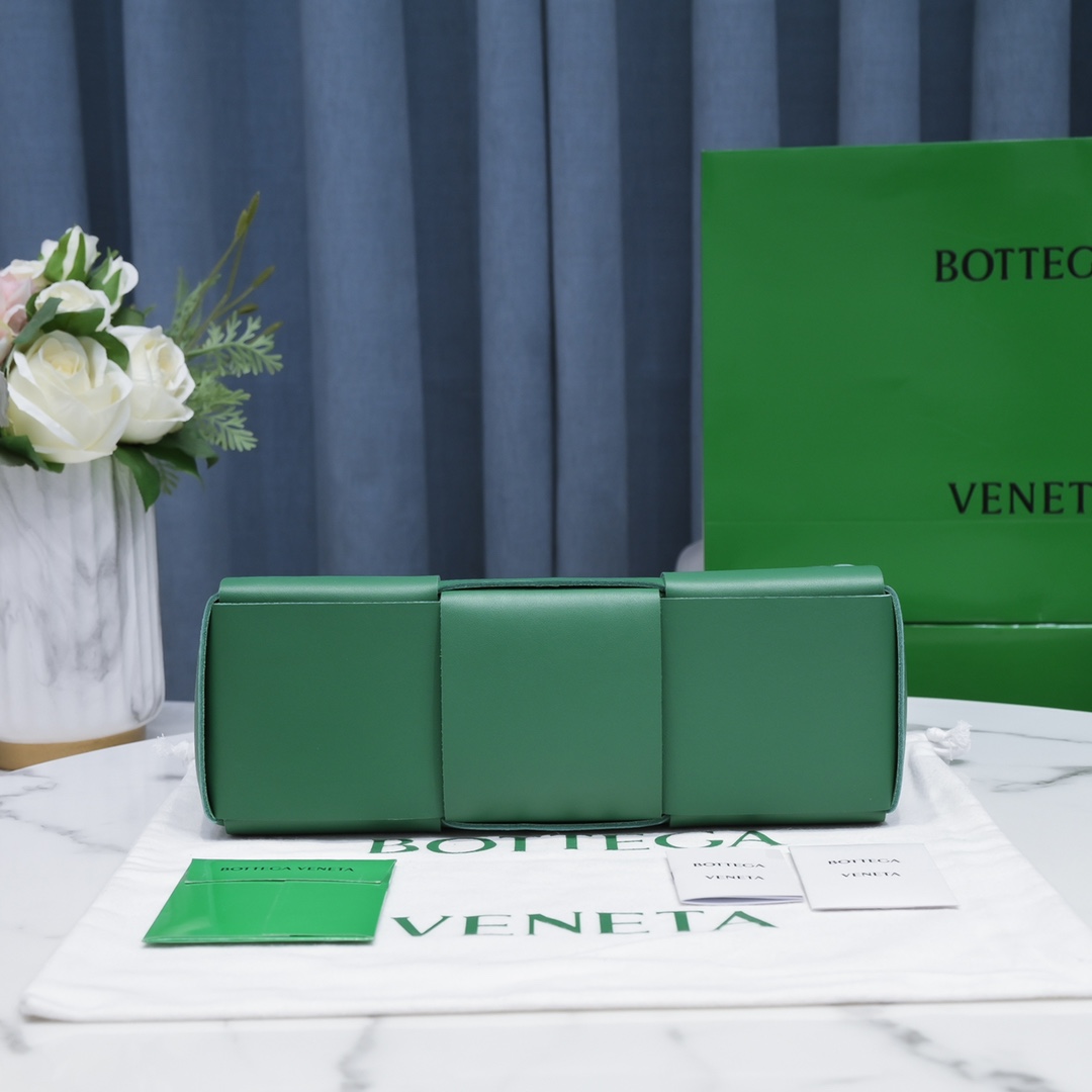 Bottega Veneta Arco Bag in Malachite Green Lambskin - Image 3