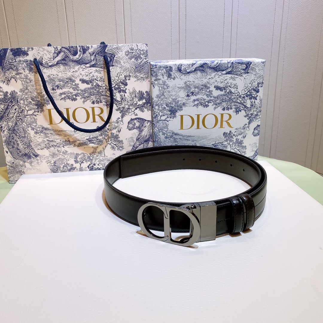 db9bf2_5d4fbe498adf42bd8fa57ca87d091852mv2.jpg Dior Double-sided Leather Belt - Image 1