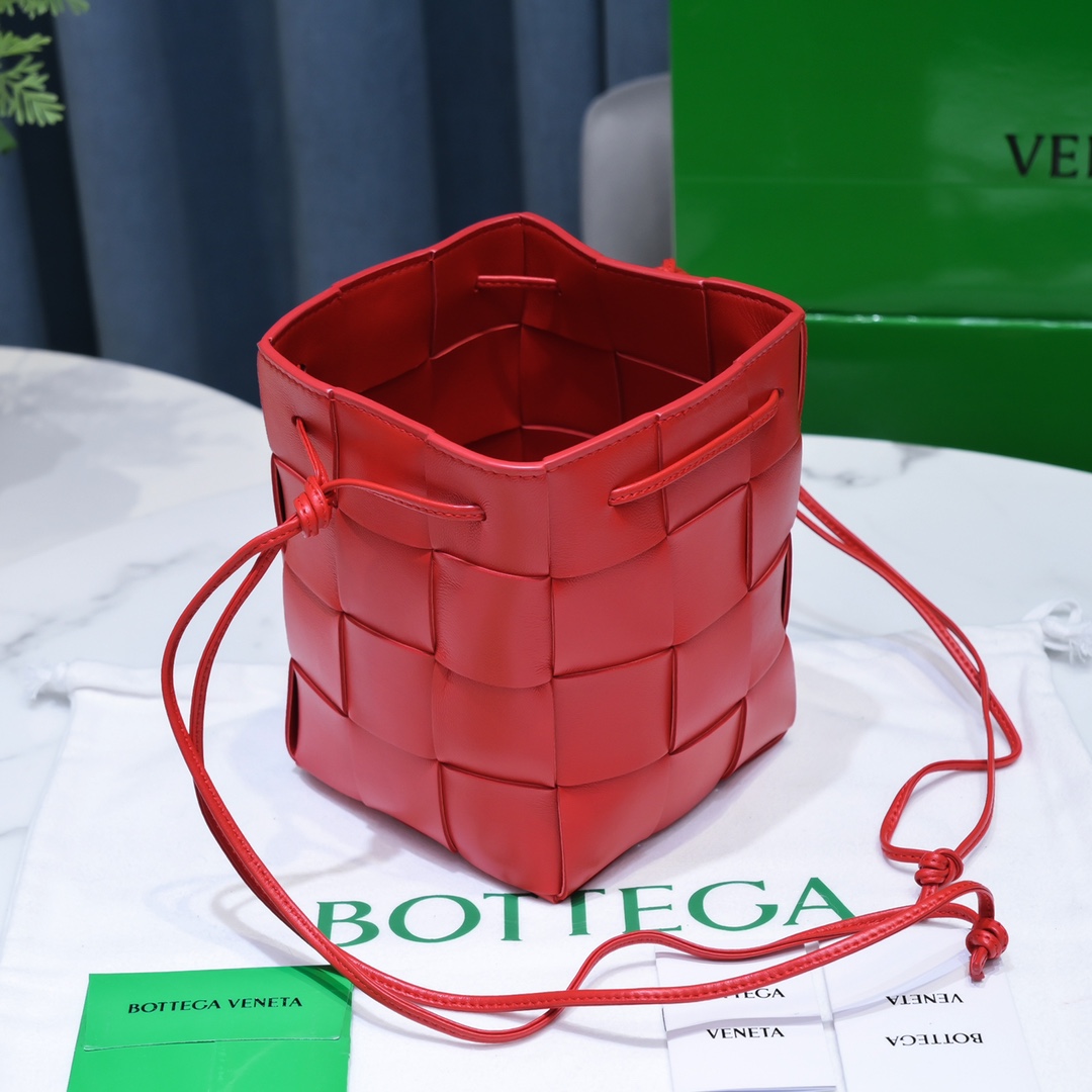 Bottega Veneta Braided Small Bucket Bag in Red - Image 5