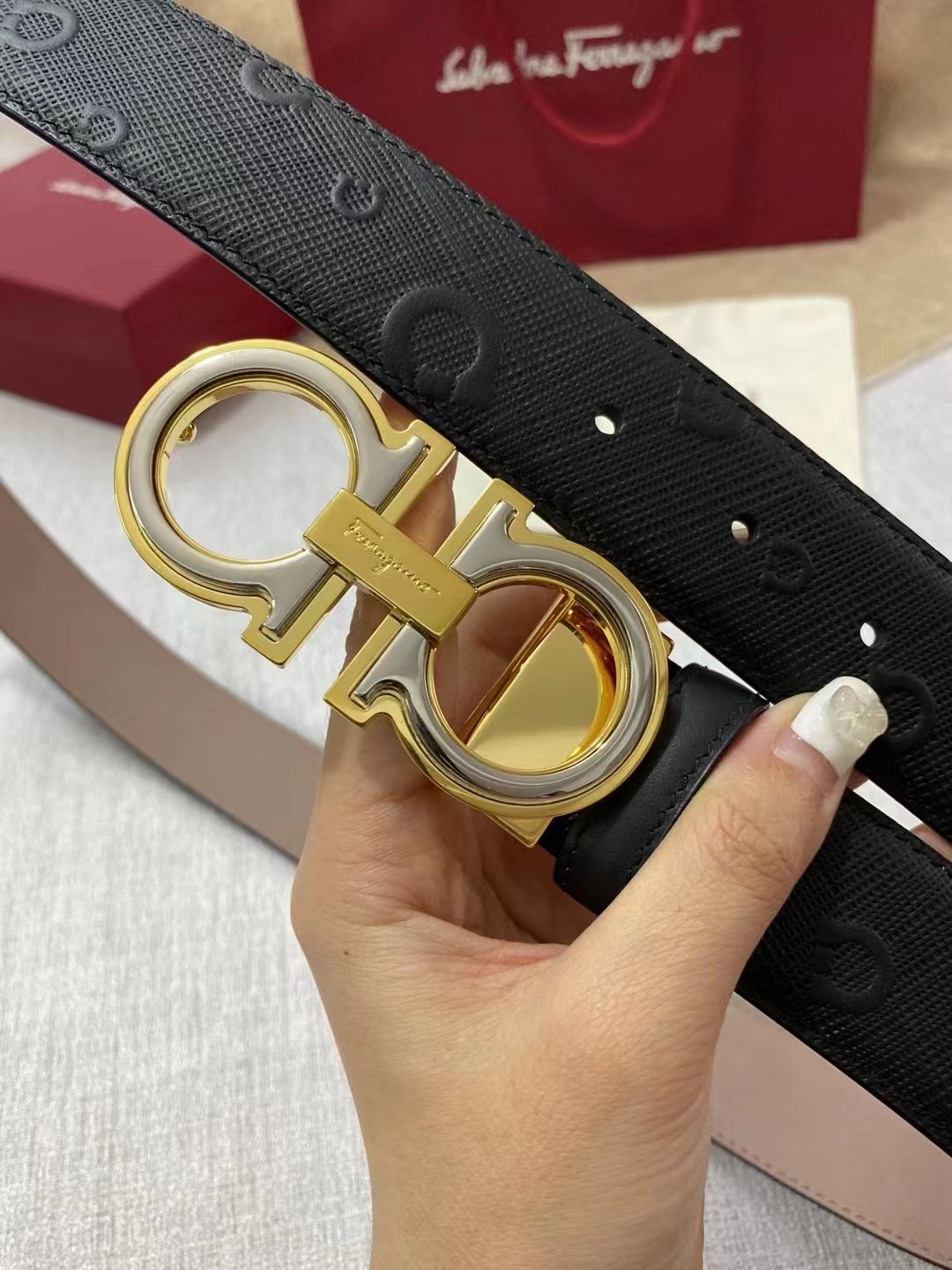 db9bf2_5d91d32c95e3448d8ec05d378877e58fmv2.jpg Ferragamo Logo Buckle Leather Belt - Image 1