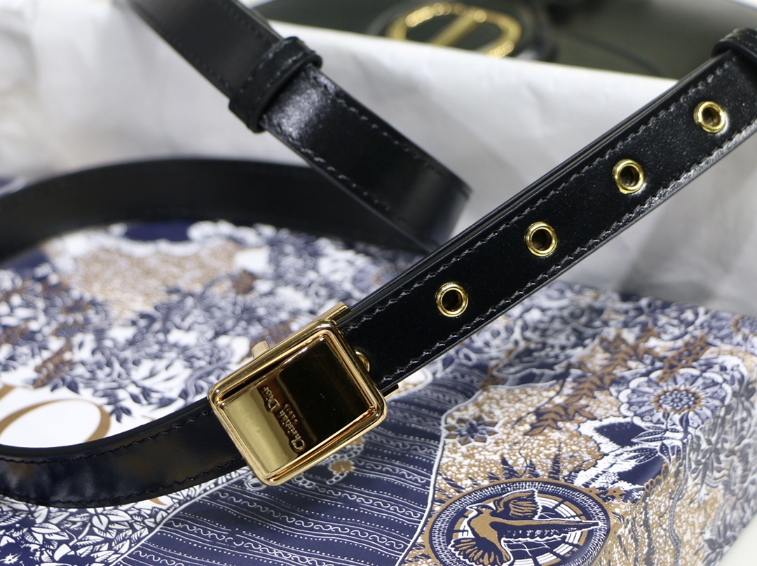 Dior Medium Bobby Bag in Black Leather - Image 8