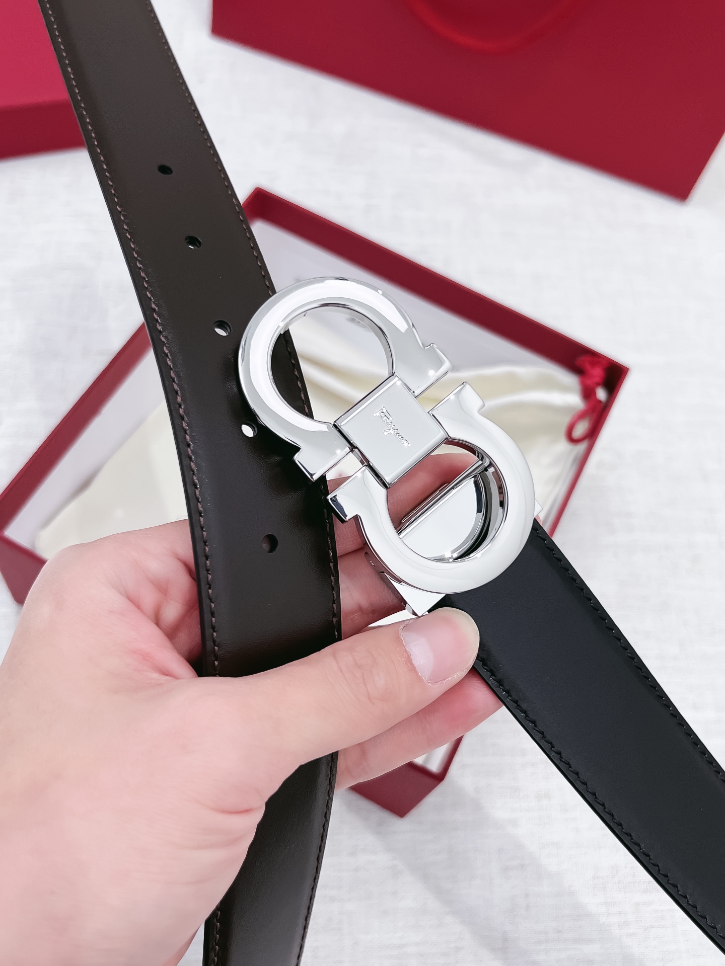 db9bf2_5e0645ad6f494acf96310f0773064f34mv2.jpg Ferragamo Logo Buckle Leather Belt - Image 1
