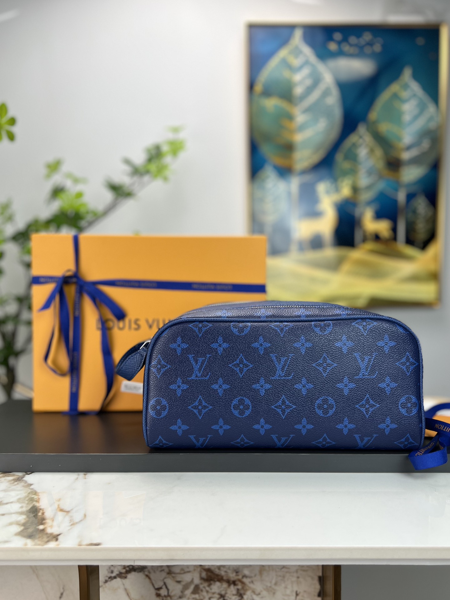 db9bf2_5ef6e077d2854835b205de5ab1bef104mv2.jpg Louis Vuitton Bag - Image 1