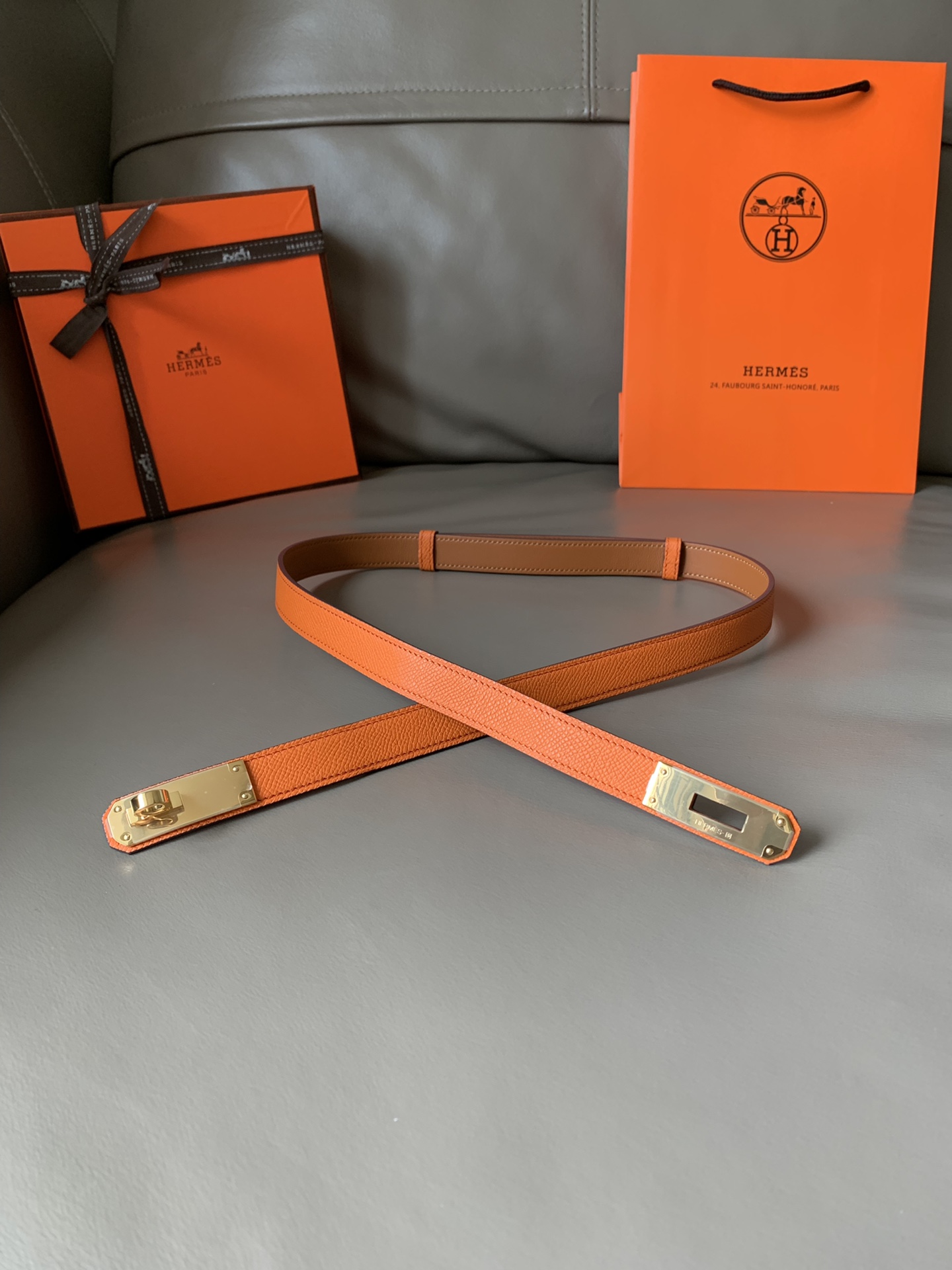 db9bf2_5f5610e3712d44e18143c0ec770f031bmv2.jpg Hermès Kelly 18 Belt - Image 1
