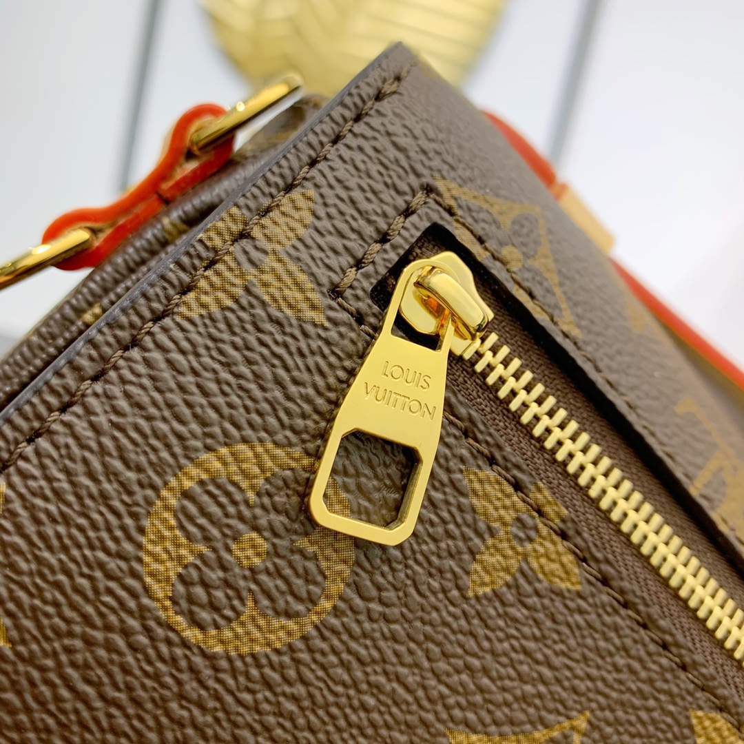 Louis Vuitton Pochette Metis East West Bag in Monogram Canvas - Image 6