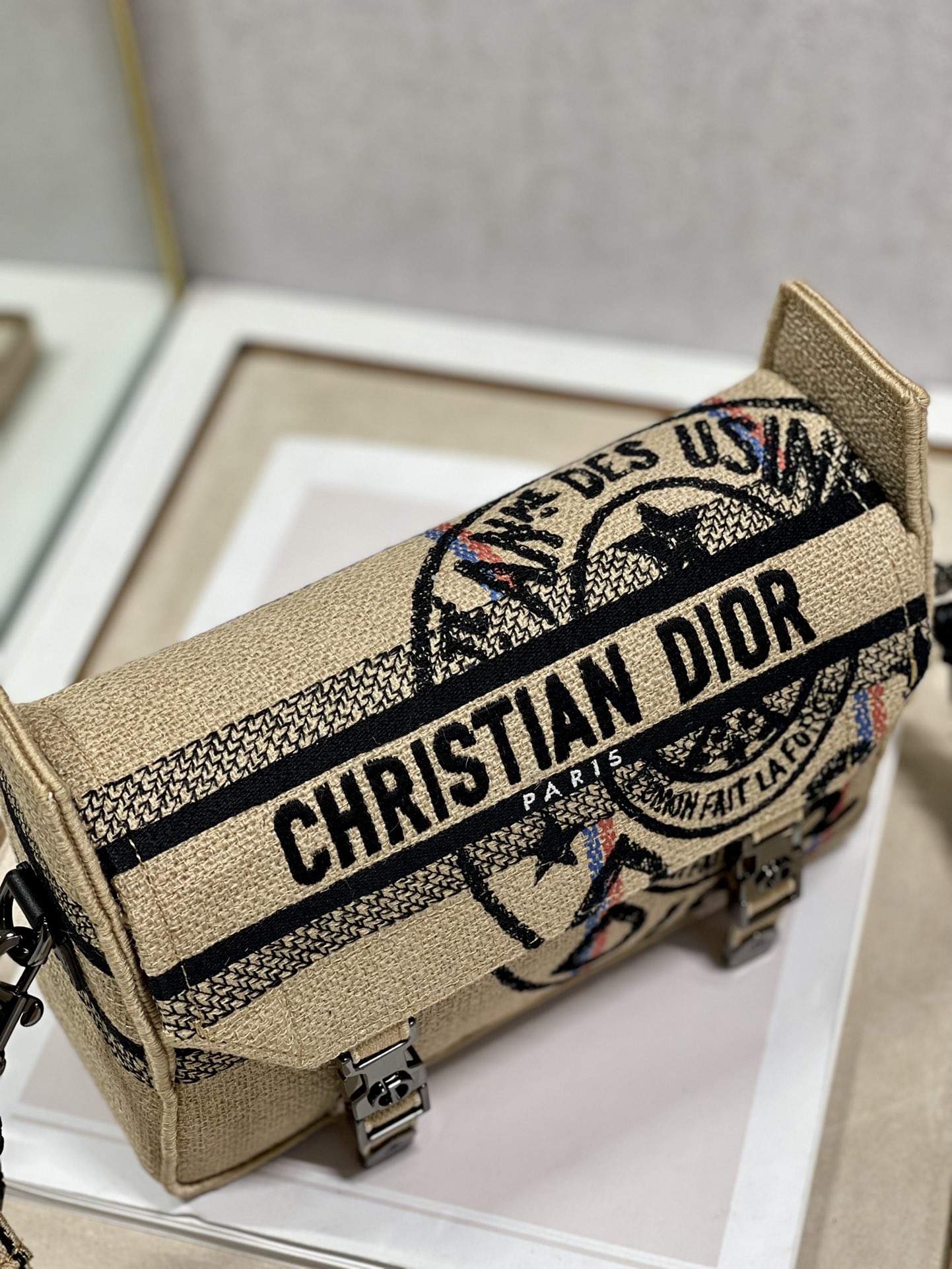 Dior Messenger Bag in Linen - Image 9