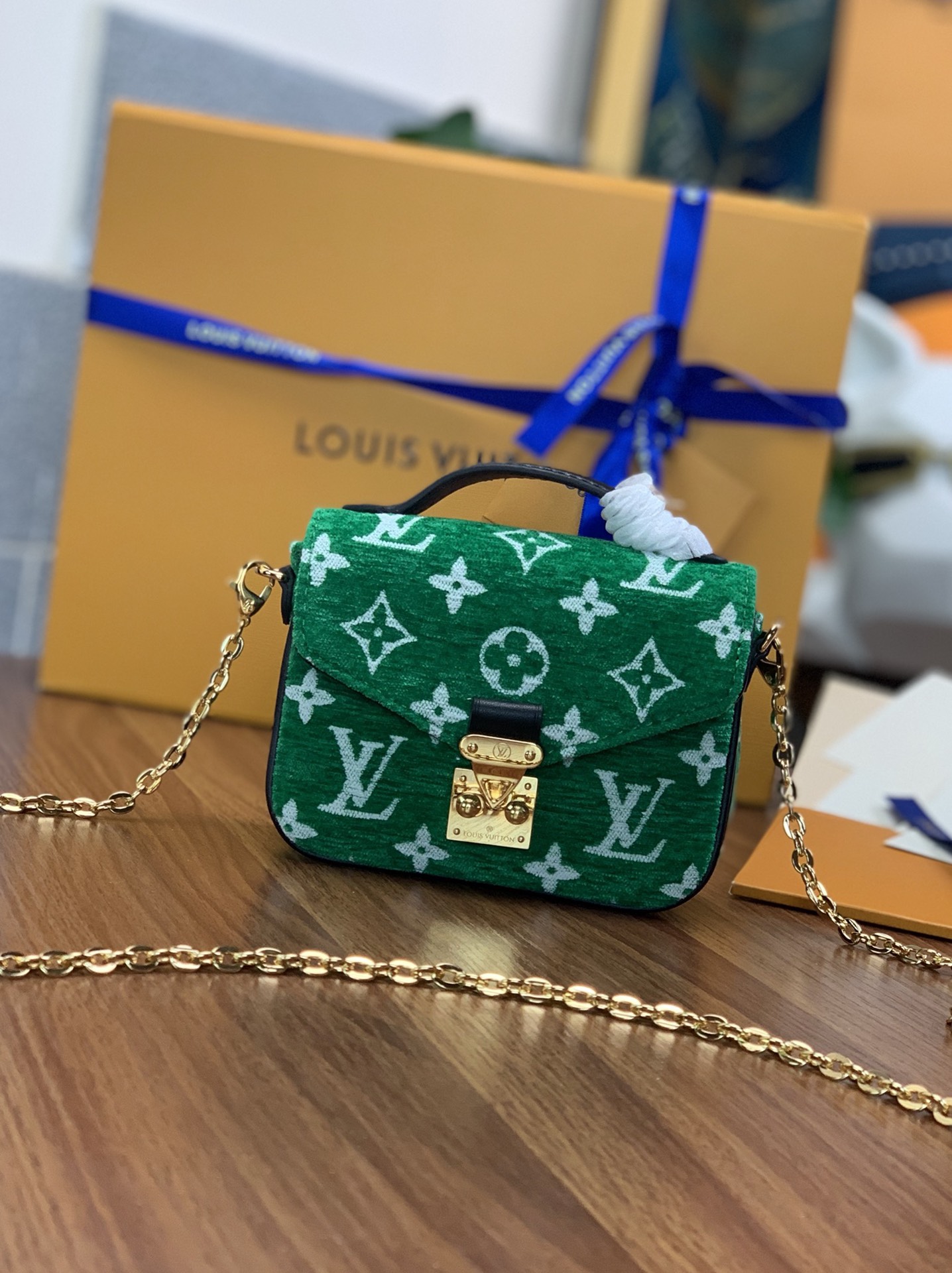 db9bf2_62286eababbd4caa968171b9db6cb3e4mv2.jpg Louis Vuitton Bag - Image 1