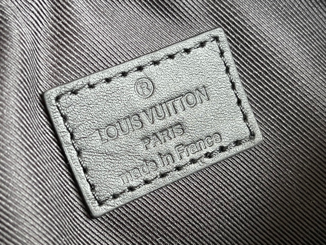 Louis Vuitton Keepall XS Travel Bag in Black - Image 9