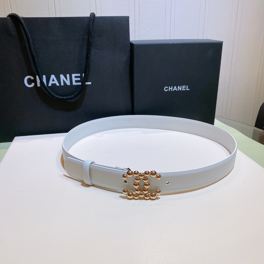db9bf2_65d226b169444fc2b9c0509f0f69820cmv2.jpg Chanel Gold Pearl CC Buckle Leather Belt - Image 1