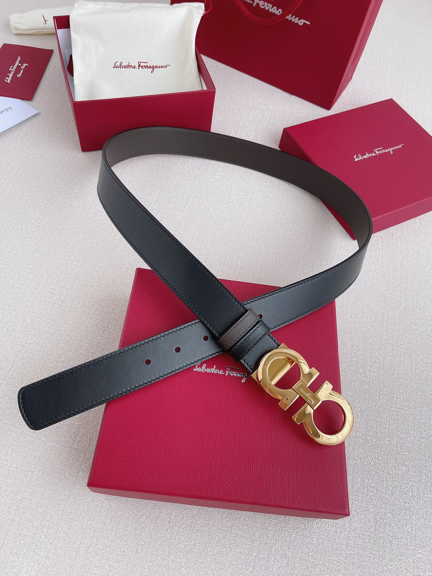 db9bf2_66486c5e0d26466e847fad7eb9466366mv2.jpg Ferragamo Gancini Buckle Leather Belt - Image 1